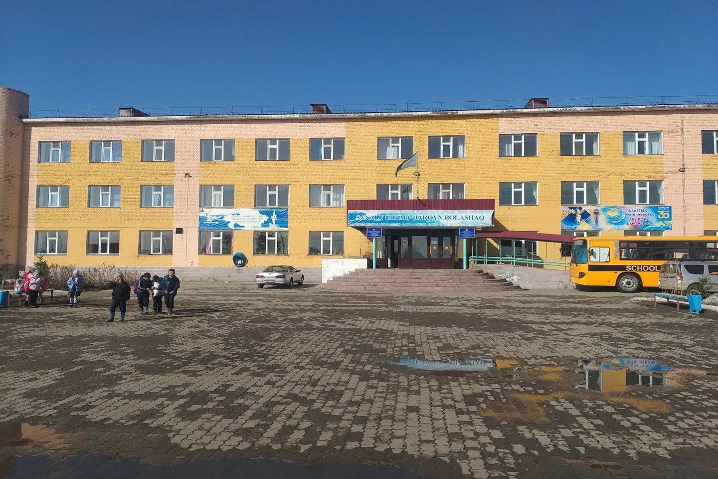 Усть-Каменогорск и ВКО / ШҚО-дағы 99 елді мекенде балаларды таситын автобус бар
