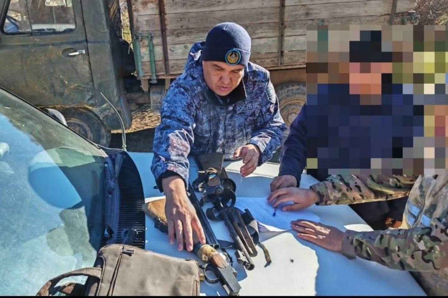 Новости Казахстана / В Жетысу во время рейда задержан водитель с незарегистрированным оружием Новости Казахстана / В Жетысу во время рейда задержан водитель с незарегистрированным оружием