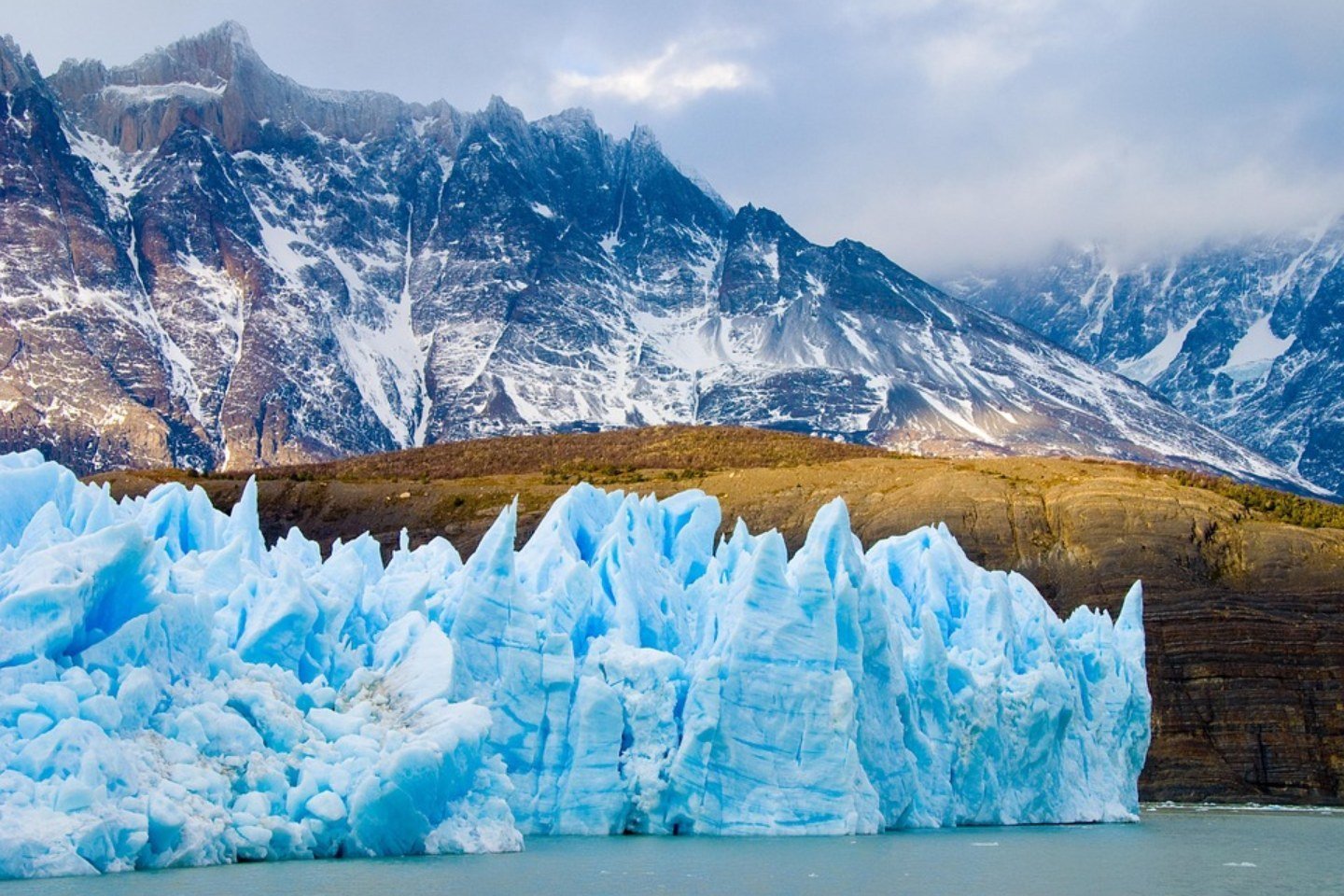 Новости мира / Интенсивное таяние ледников в горах Таджикистана всколыхнуло мировую общественность