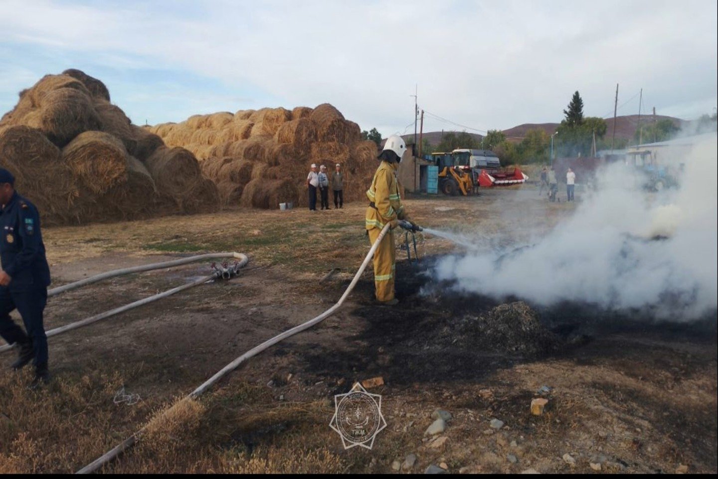 Усть-Каменогорск и ВКО / Самар ауданында 11 тонна шөп өртенді