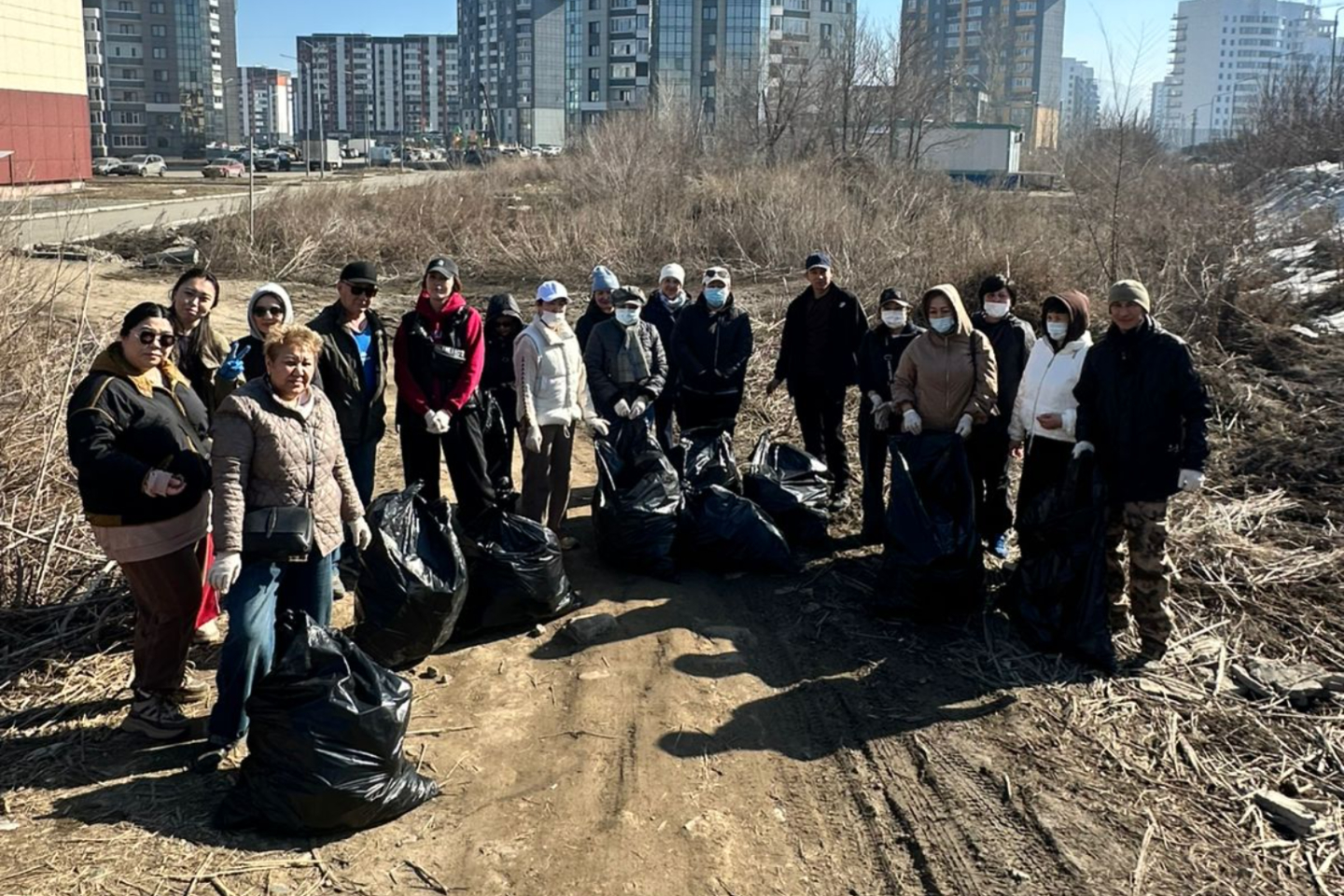 Усть-Каменогорск и ВКО / Усть-Каменогорск / Сотни устькаменогорцев собрались на улицах города Усть-Каменогорск и ВКО / Усть-Каменогорск / Сотни устькаменогорцев собрались на улицах города
