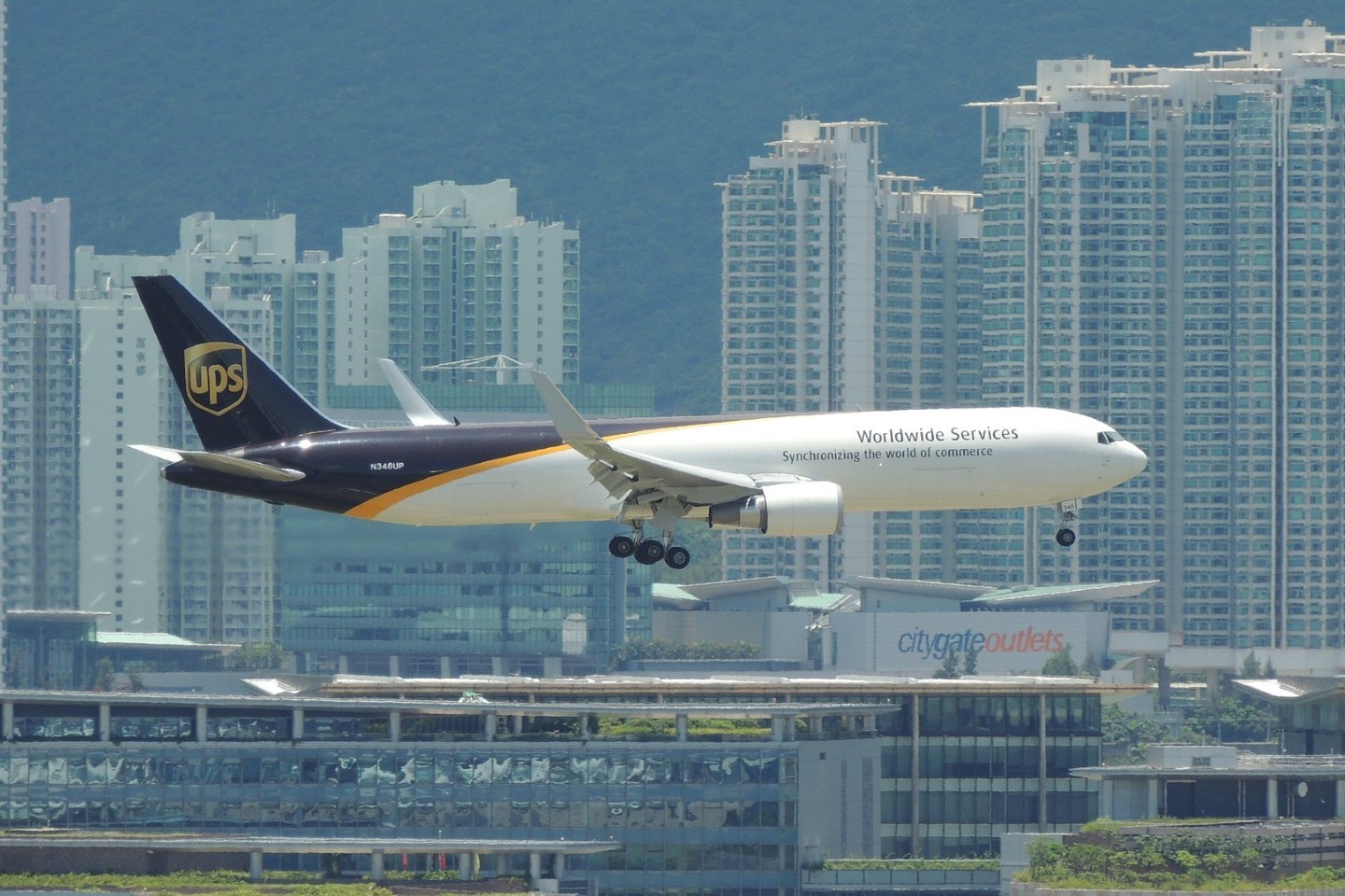 Новости мира / Мировая экономика / В Гонконге будут бесплатно раздавать авиабилеты