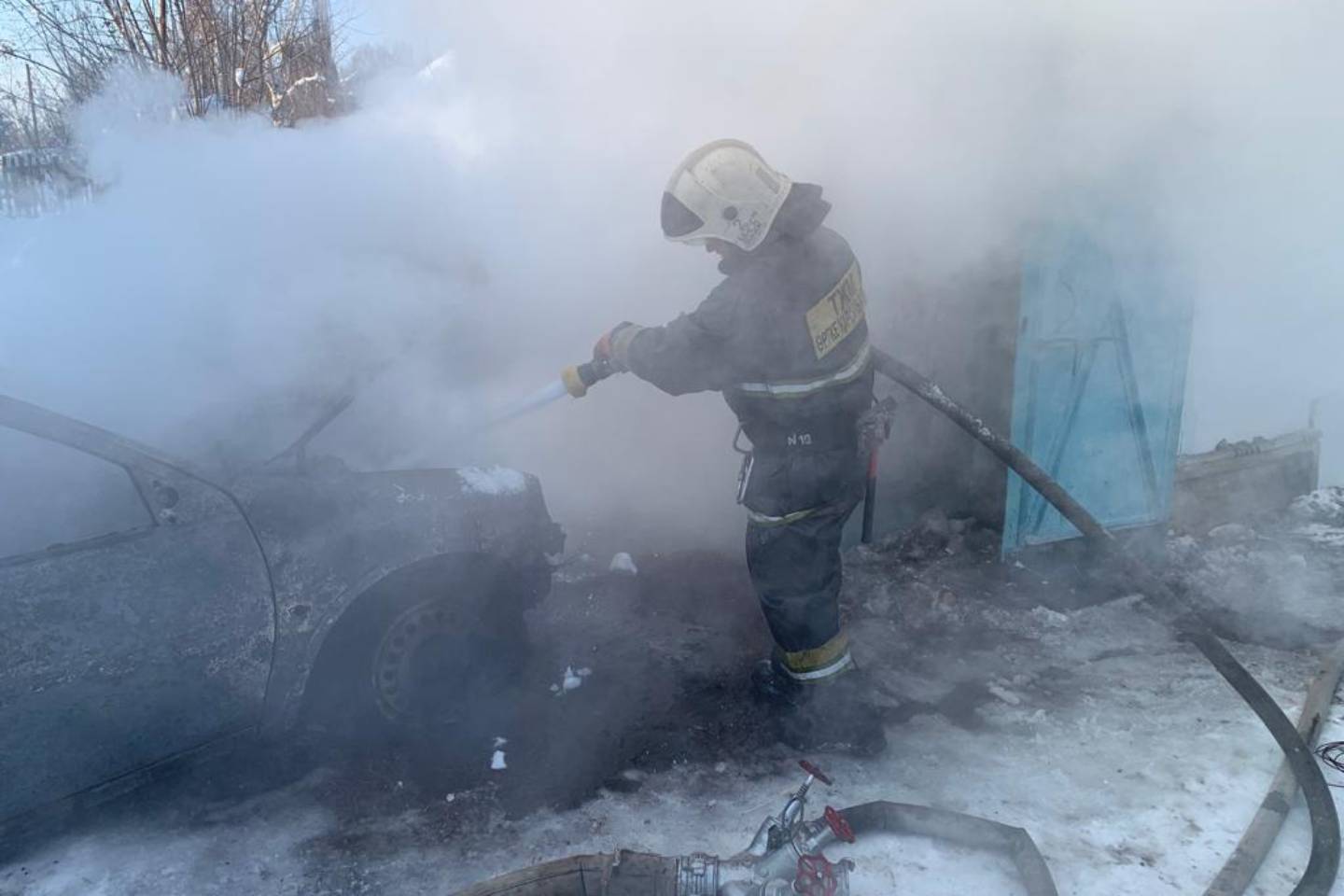Усть-Каменогорск и ВКО / В ВКО в гараже сгорели два автомобиля