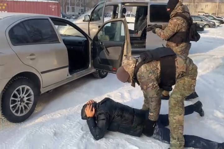 Происшествия в Казахстане и мире / Группу вымогателей-рецидивистов задержали в Усть-Каменогорске