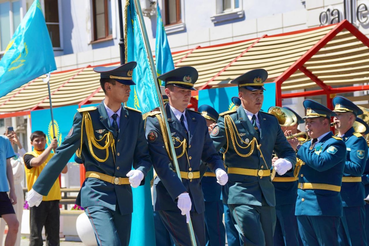 Усть-Каменогорск и ВКО / Өскеменде жас мемлекеттік қызметшілердің ант беру рәсімі өтті Усть-Каменогорск и ВКО / Өскеменде жас мемлекеттік қызметшілердің ант беру рәсімі өтті