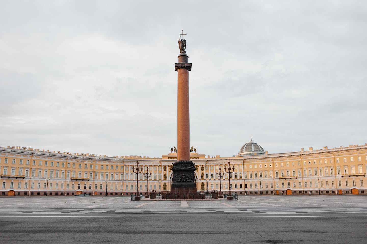 Новости мира / Интересные новости / В Санкт-Петербурге нашли старинную бомбу