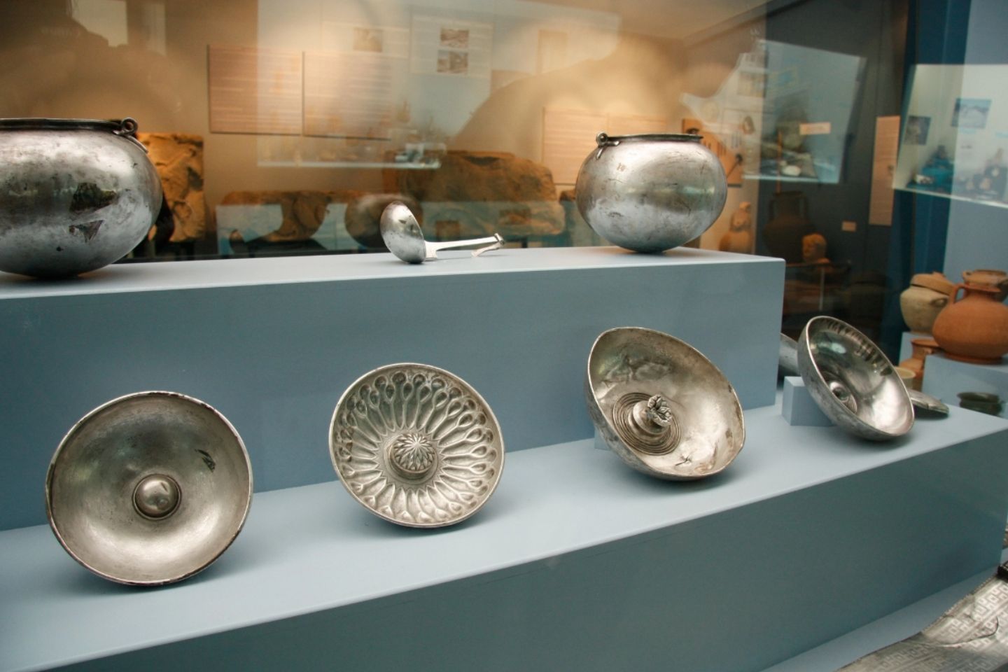 Новости мира / Более 300 предметов украдены: налет на Музей серебра в Нидерландах