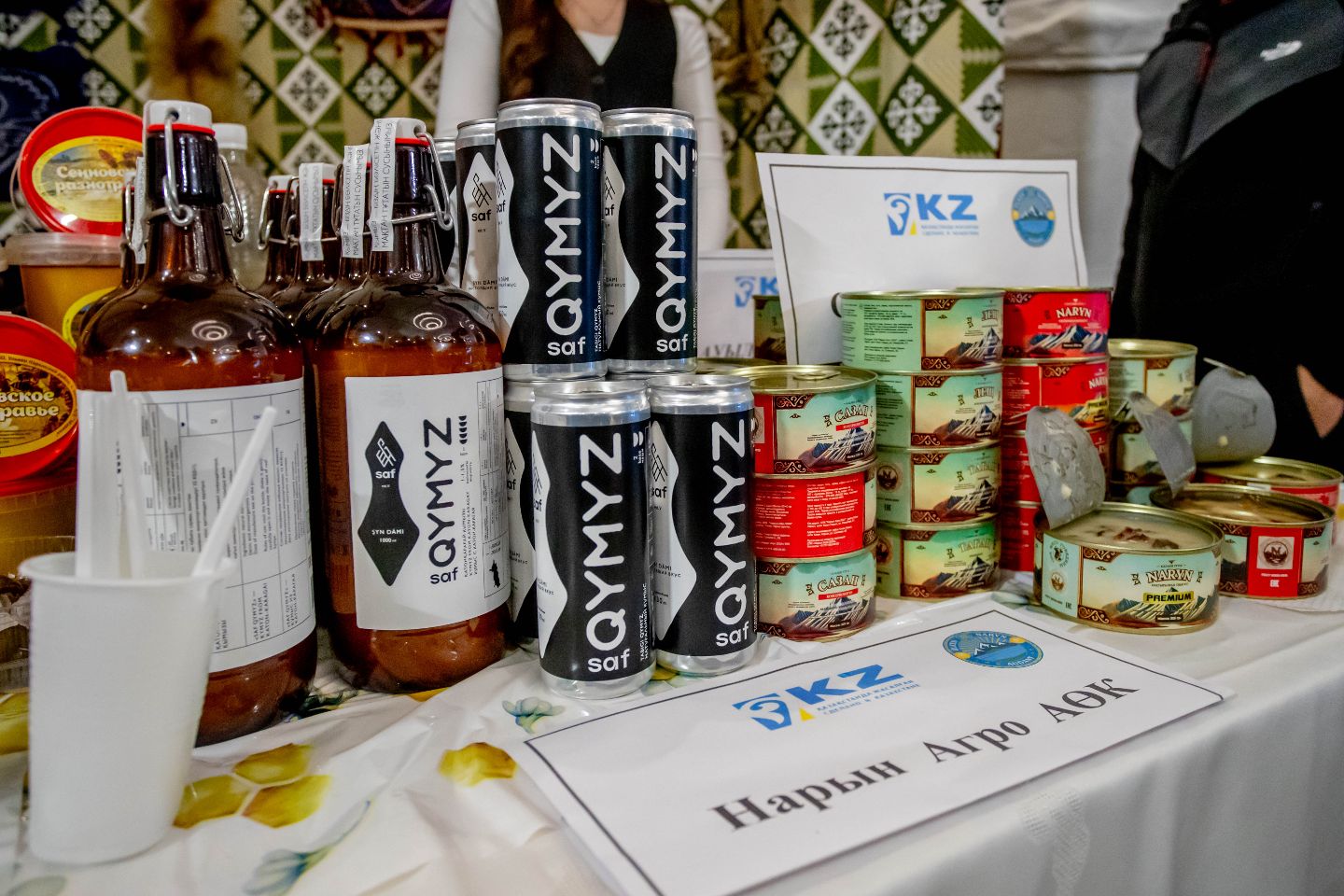 Усть-Каменогорск и ВКО / Сазан в консервах, кумыс в жестянках: СПК "Нарын Агро-2024" удивляет жителей ВКО
