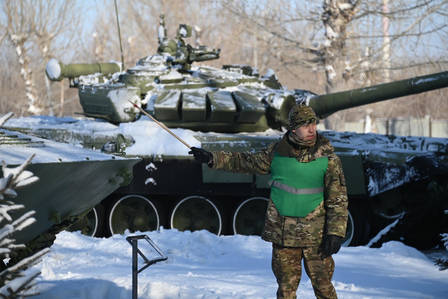 Усть-Каменогорск и ВКО / Өскемендік оқушылар әскери бөлімнің тыныс-тіршілігімен танысты