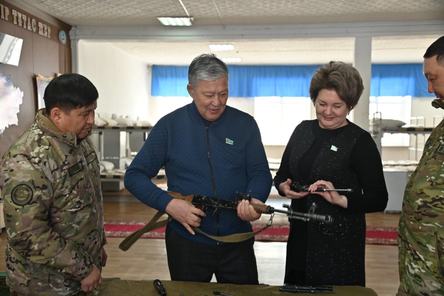 Усть-Каменогорск и ВКО / Сенат депутаттары Өскемендегі әскери бөлімінің тыныс-тіршілігімен танысты