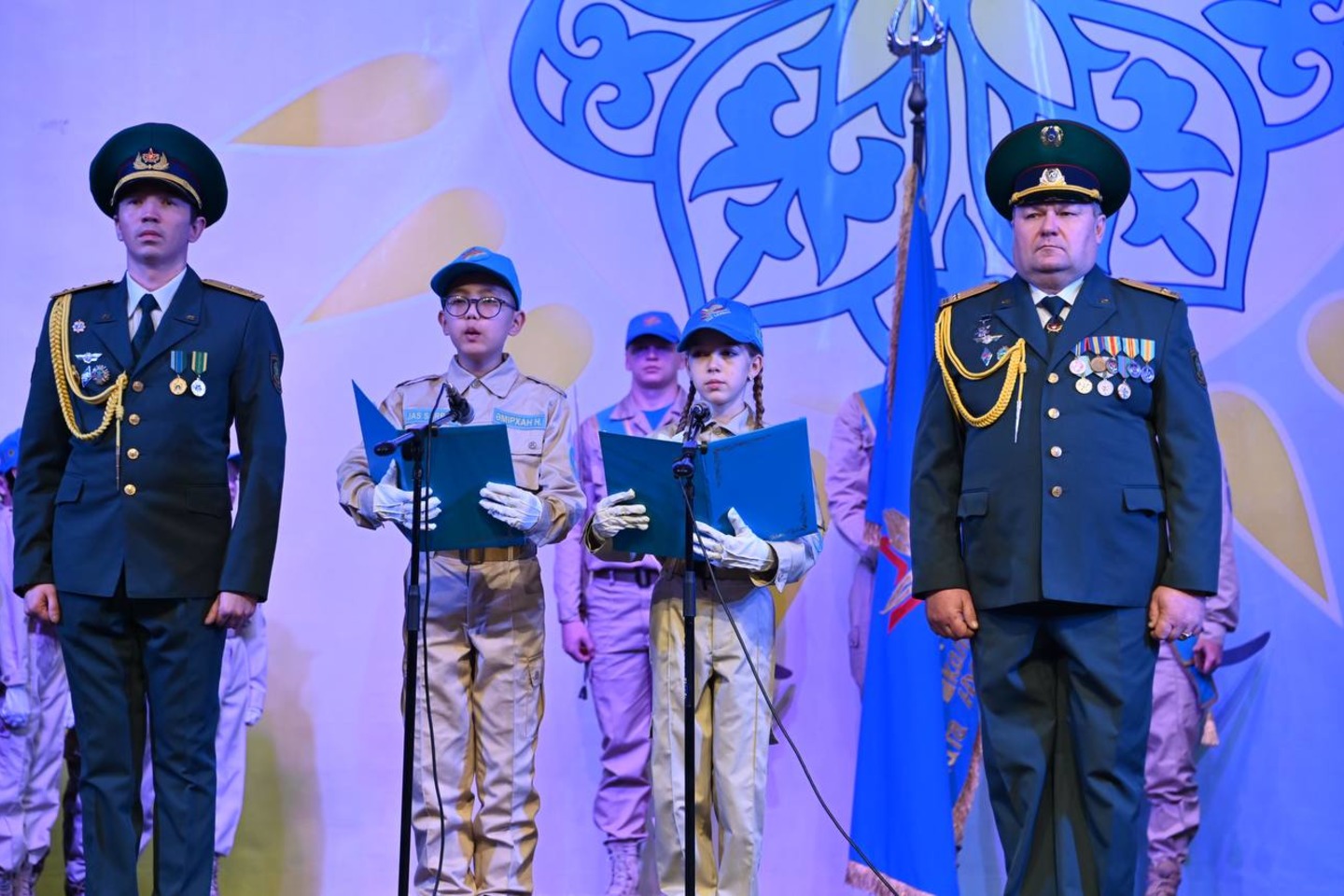 Усть-Каменогорск и ВКО / Өскемендегі С. Нұрмағамбетов атындағы мектепте "Жас сарбаз" сыныбының ашылғанына 10 жыл