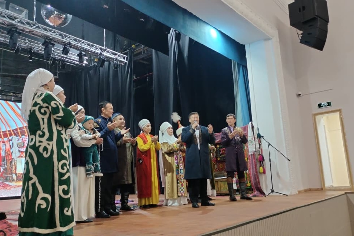 Усть-Каменогорск и ВКО / "Гендер пати" емес, "құрсақ шашу": шымкенттіктер ата салтын еске салды Усть-Каменогорск и ВКО / "Гендер пати" емес, "құрсақ шашу": шымкенттіктер ата салтын еске салды
