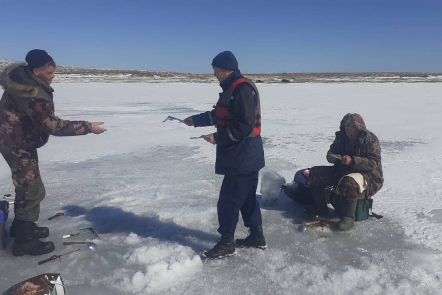 Усть-Каменогорск и ВКО / Спасатели предупреждают: весенний лед опасен для жизни
