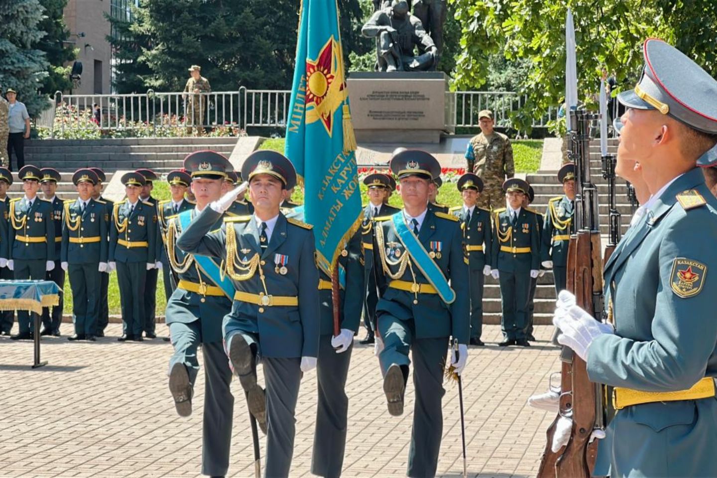 Новости Казахстана / В Алматы состоялся выпуск офицеров знаменитого Военного института сухопутных войск Новости Казахстана / В Алматы состоялся выпуск офицеров знаменитого Военного института сухопутных войск