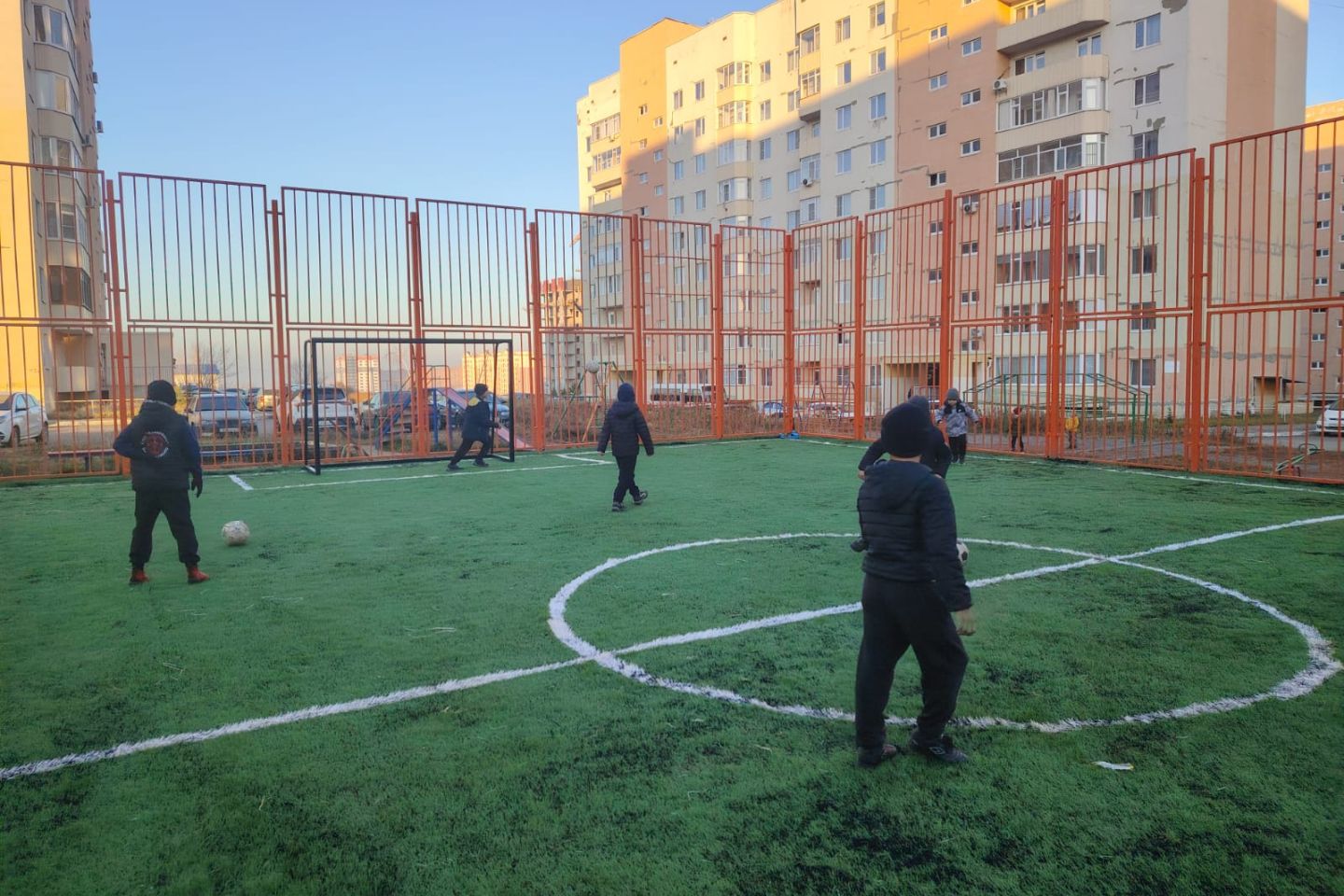 Усть-Каменогорск и ВКО / Усть-Каменогорск / В Усть-Каменогорске дети радуются новому футбольному полю Усть-Каменогорск и ВКО / Усть-Каменогорск / В Усть-Каменогорске дети радуются новому футбольному полю