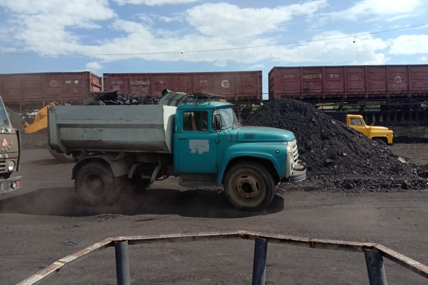 Усть-Каменогорск и ВКО / В Усть-Каменогорске продолжается прием заявок на приобретение социального угля 