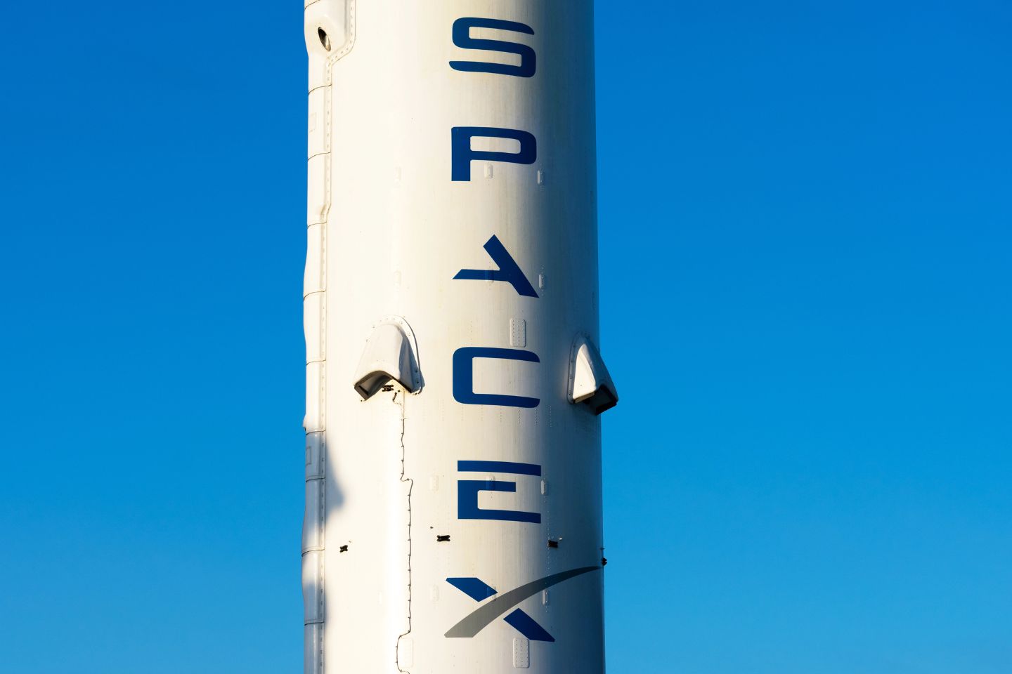 Новости мира / Американские военные спутники выведены на орбиту ракетой Falcon 9