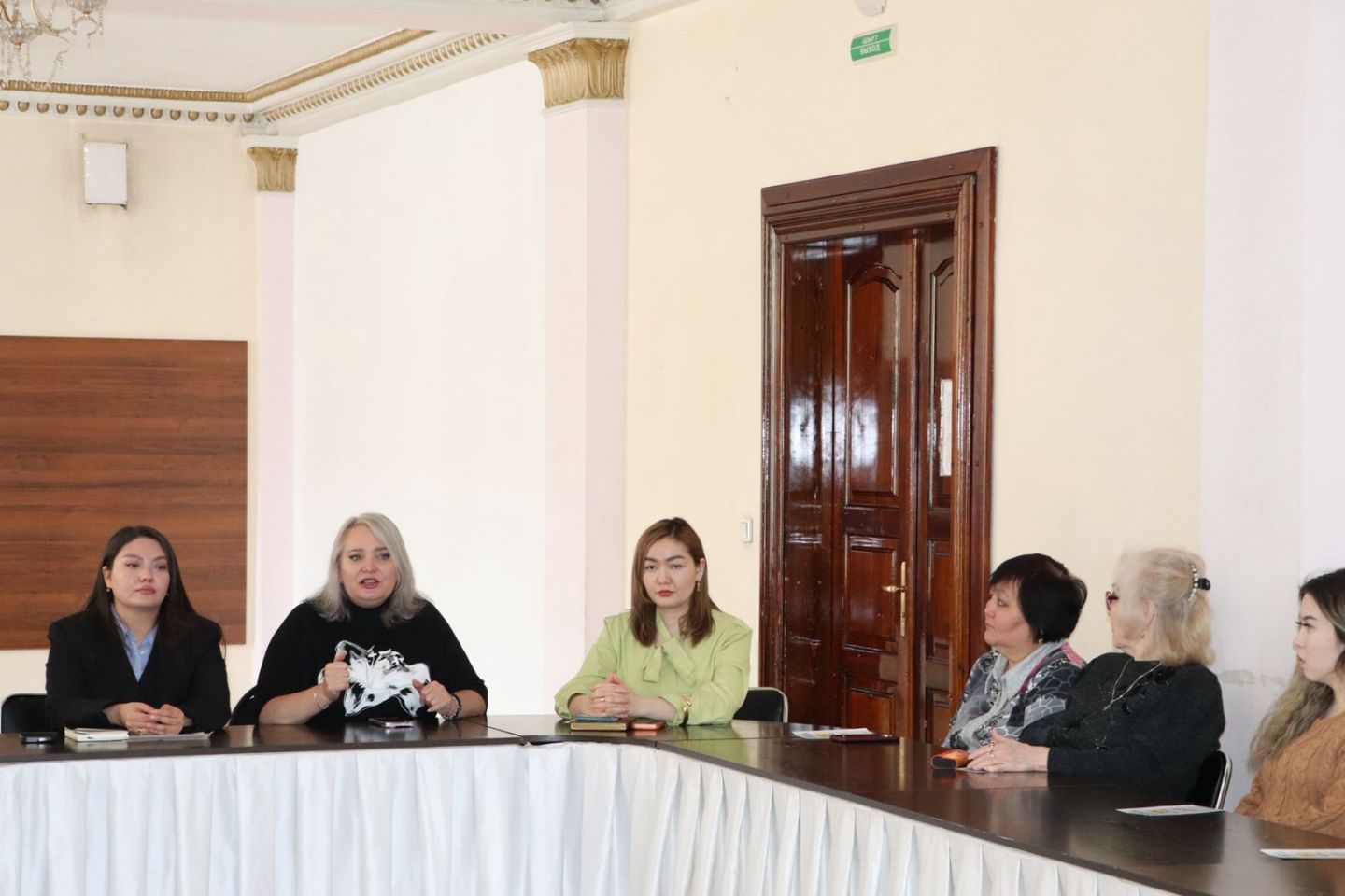 Усть-Каменогорск и ВКО / Усть-Каменогорск / В Доме дружбы народа Усть-Каменогорска обсудили проект новой Конституции РК