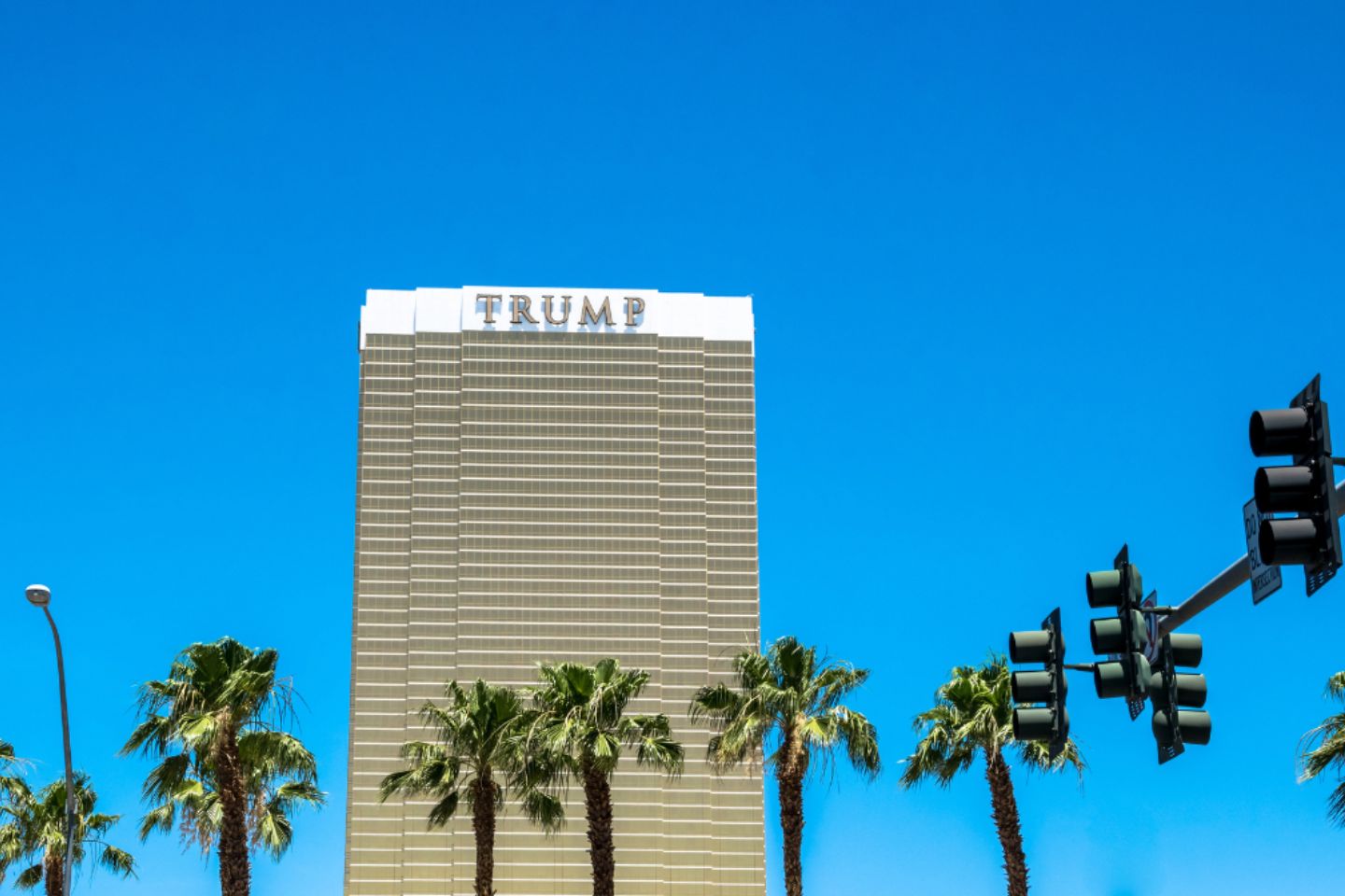 Новости мира / Трамп предложил деньги на инфраструктуру в обмен на объекты со своим именем