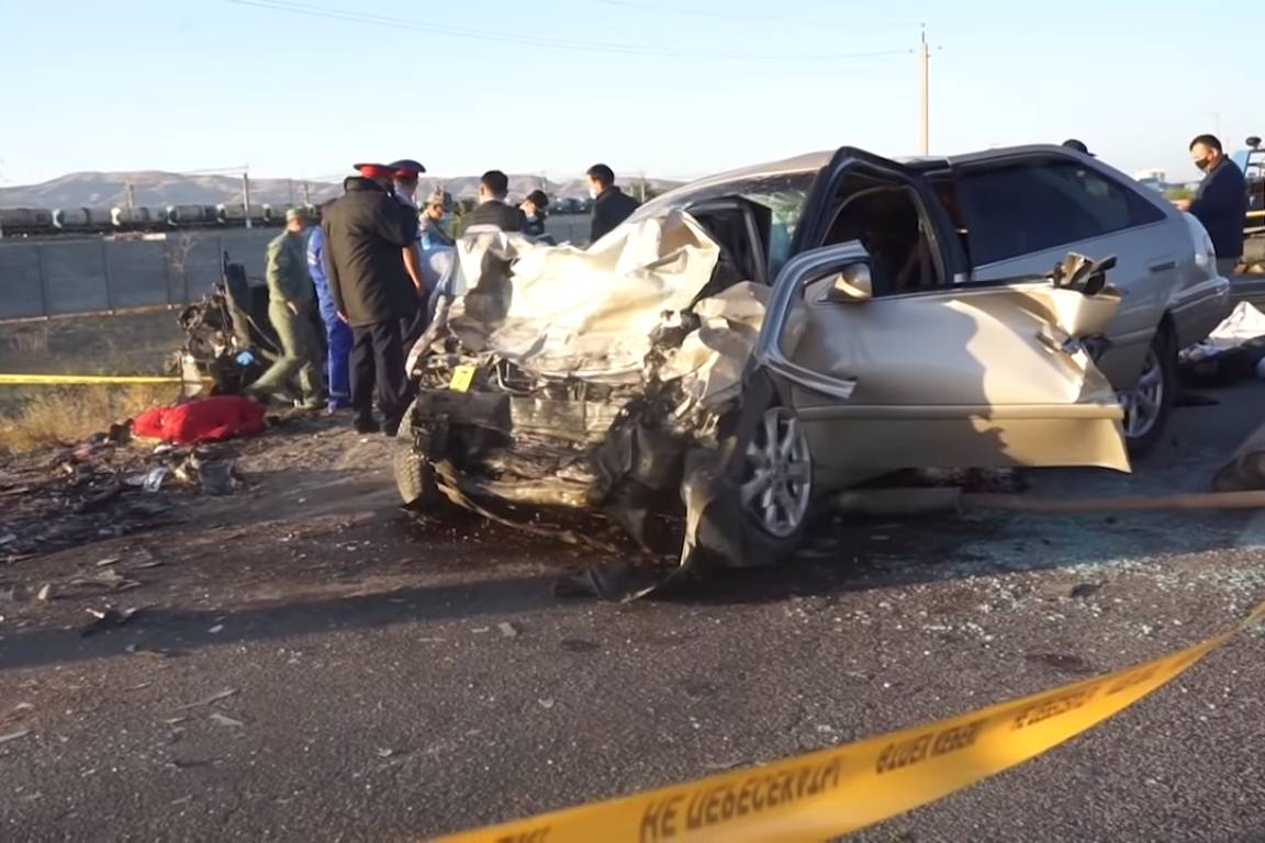 Происшествия в Казахстане и мире / ДТП / В крупном ДТП в Жамбылской области погибло шесть человек