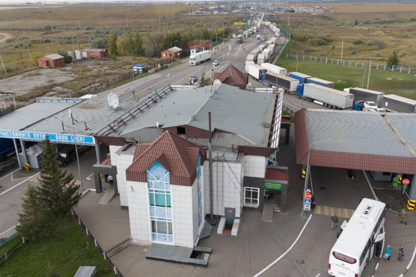 Новости Казахстана / Общество в Казахстане / Пробки из грузовиков образовались на пунктах пропуска на границе РК и РФ Новости Казахстана / Общество в Казахстане / Пробки из грузовиков образовались на пунктах пропуска на границе РК и РФ