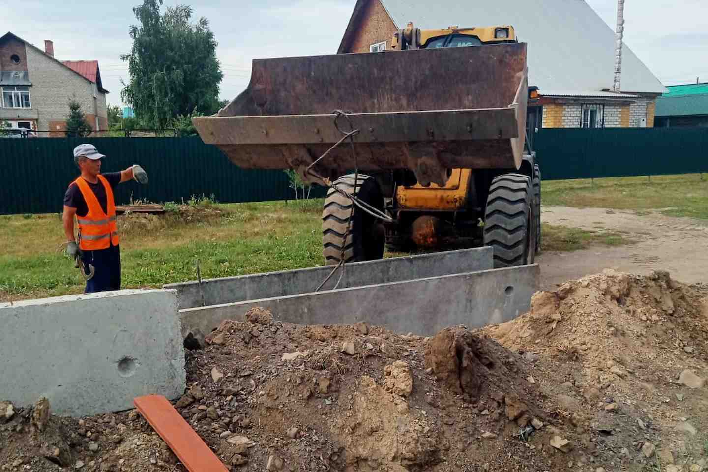 Усть-Каменогорск и ВКО / В микрорайоне Ахмирово города Усть-Каменогорска обустраивают систему водоотвода
