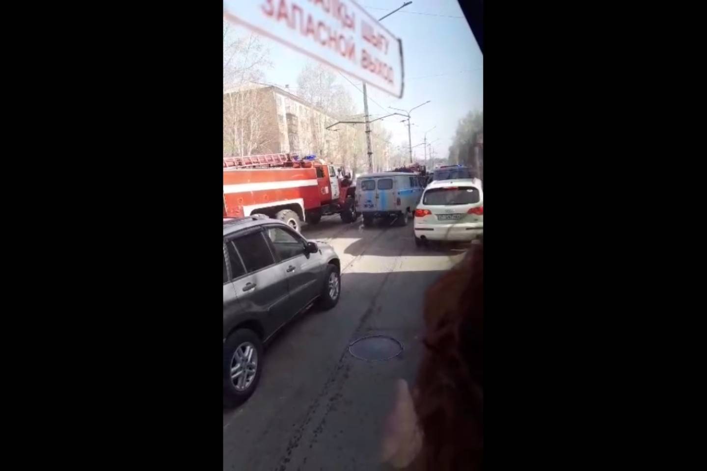 Происшествия в Казахстане и мире / Автомобиль загорелся на трамвайных путях в Усть-Каменогорске