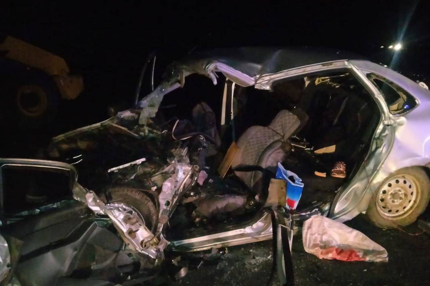 Происшествия в Казахстане и мире / ДТП / В Актюбинской области автомобиль врезался в каток — погибли четыре человека
