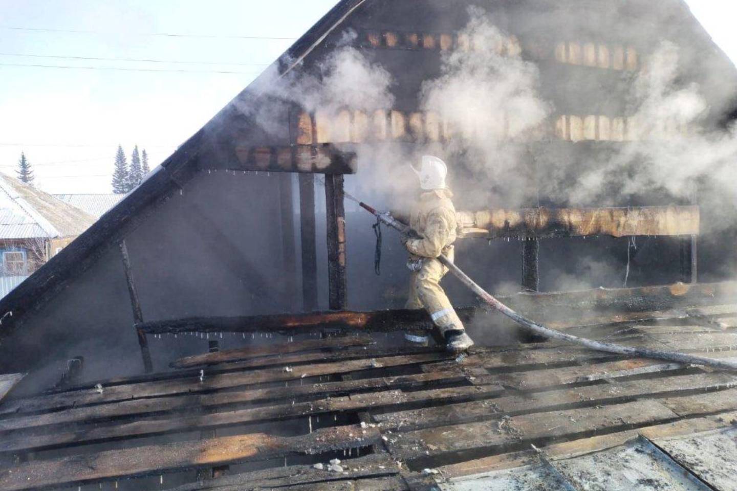 Происшествия в Казахстане и мире / Более 40 пожаров произошло в ВКО с начала этого года