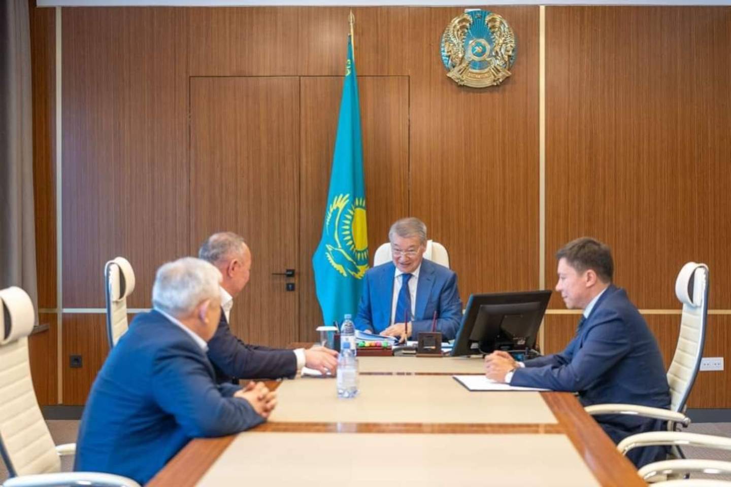 Новости Казахстана / Общество в Казахстане / "Дорожную карту по поддержке предпринимательства" подписали в ВКО
