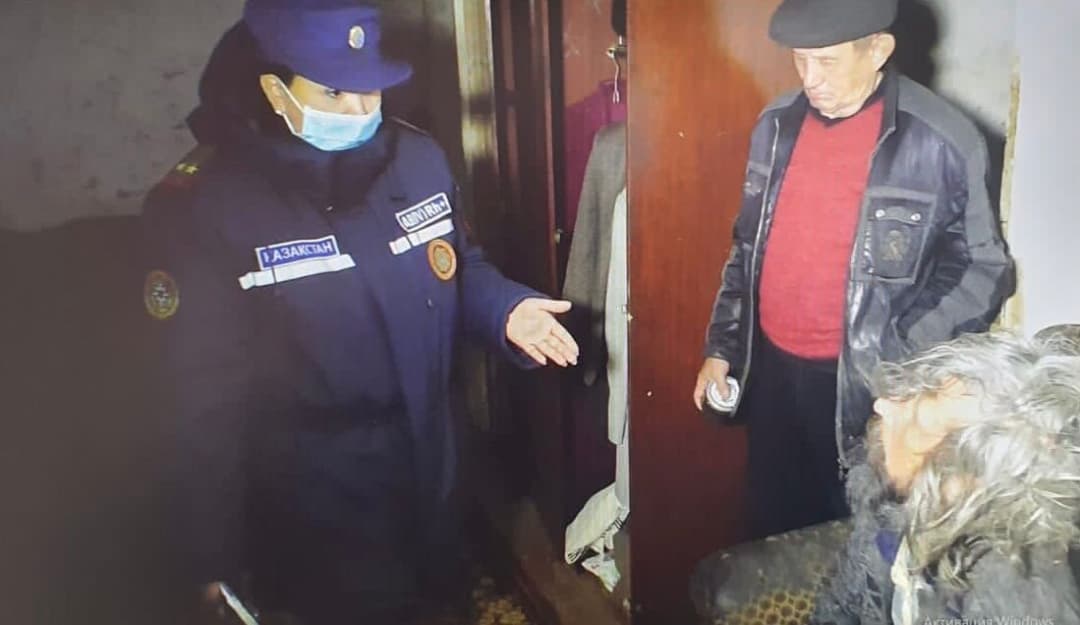 Происшествия в Казахстане и мире / Стражи порядка проинспектировали места скопления бездомных в ВКО