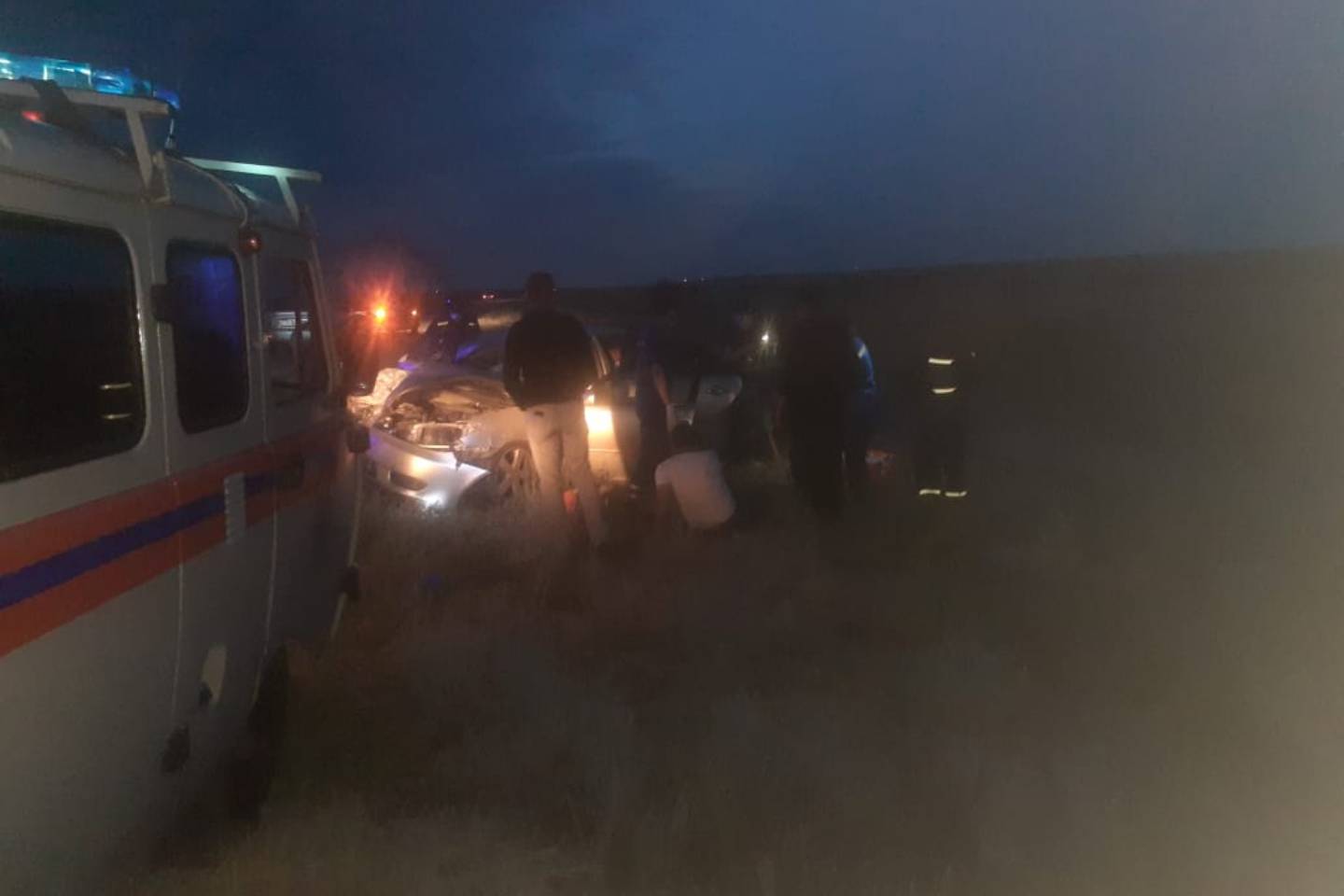 Происшествия в Казахстане и мире / Бетонная плита и авария: тяжелая ночь выдалась у спасателей ВКО