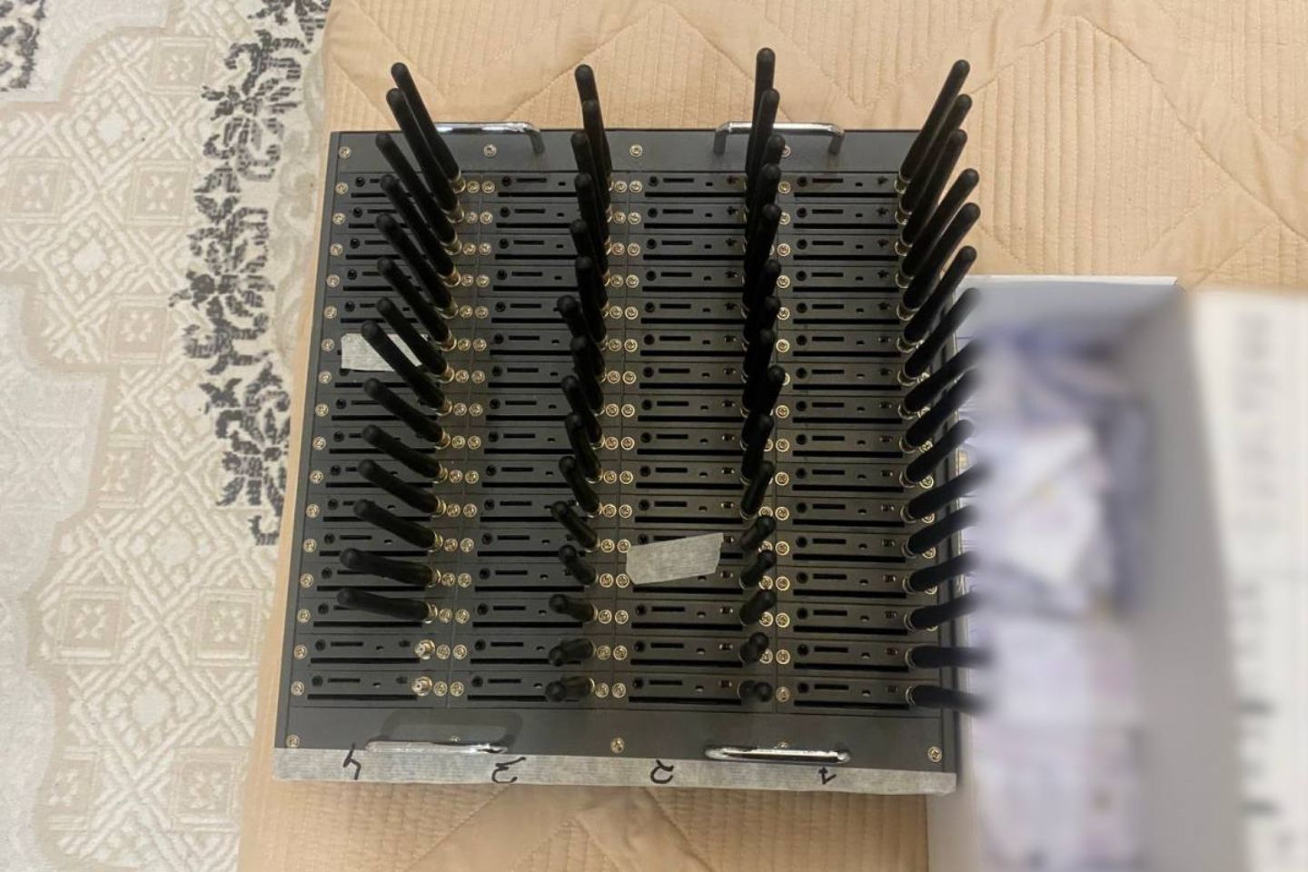 Новости Казахстана / В столице ликвидировали фейковый колл-центр с тысячами SIM-карт Новости Казахстана / В столице ликвидировали фейковый колл-центр с тысячами SIM-карт