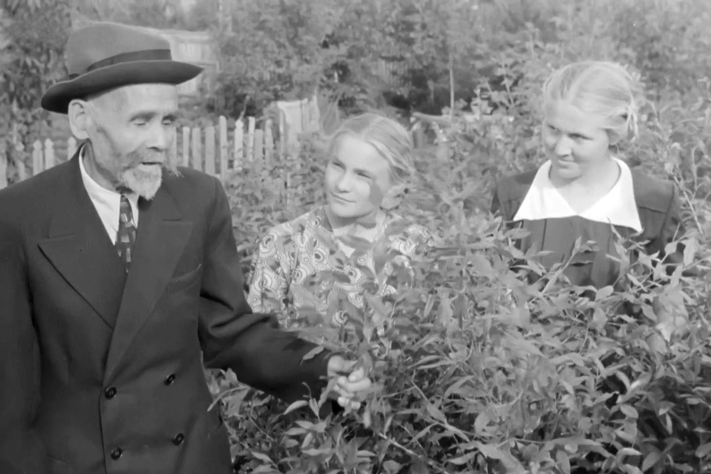 Усть-Каменогорск и ВКО / Усть-Каменогорск / Усть-Каменогорск в кинохронике: садовод Панкратьев и Аблакетка в 1954 году