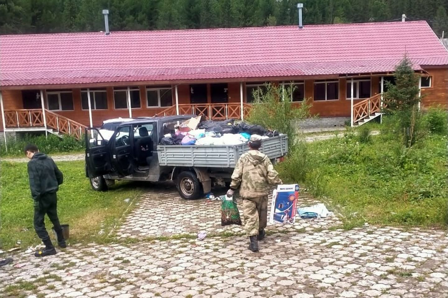 Усть-Каменогорск и ВКО / Катон-Карагай (Катон-Карагайский р-он) / Осознанный туризм: инспекторы Нацпарка в Катон-Карагае вынуждены убирать мусор Усть-Каменогорск и ВКО / Катон-Карагай (Катон-Карагайский р-он) / Осознанный туризм: инспекторы Нацпарка в Катон-Карагае вынуждены убирать мусор