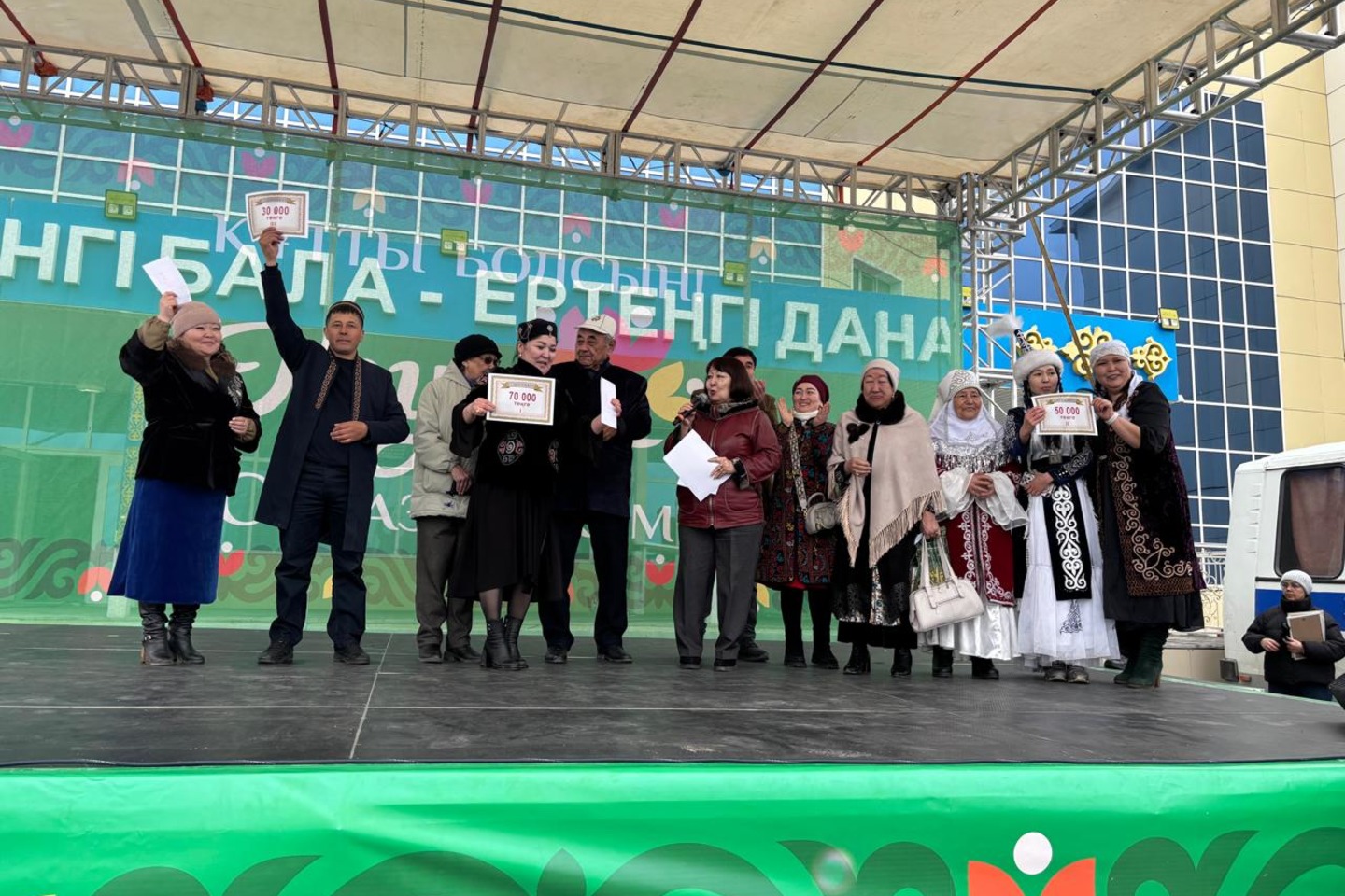 Усть-Каменогорск и ВКО / Ахмер ауылы береке мен бірліктің жарқын үлгісін көрсетті Усть-Каменогорск и ВКО / Ахмер ауылы береке мен бірліктің жарқын үлгісін көрсетті