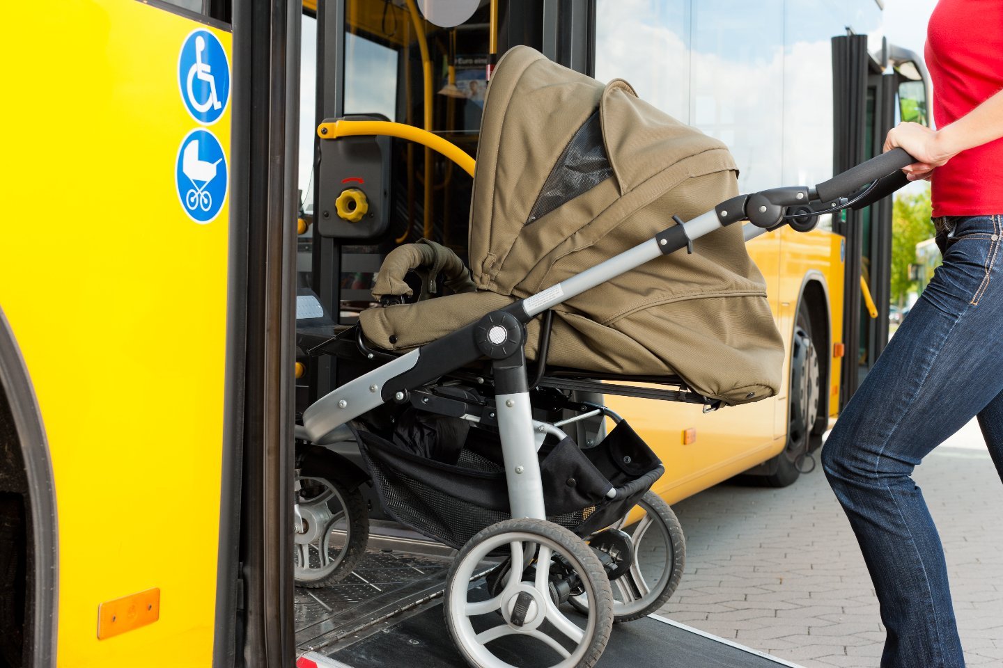 Усть-Каменогорск и ВКО / Усть-Каменогорск / Нужно ли платить за детскую коляску в автобусе как за багаж, рассказали перевозчики