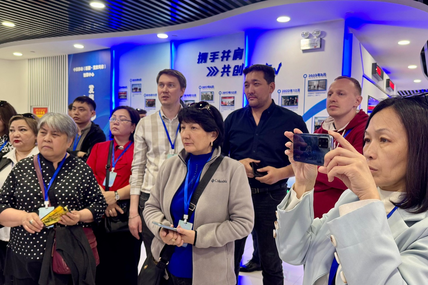Новости мира / ШҚО делегациясы Huawei және China Mobile орталықтарында болды Новости мира / ШҚО делегациясы Huawei және China Mobile орталықтарында болды
