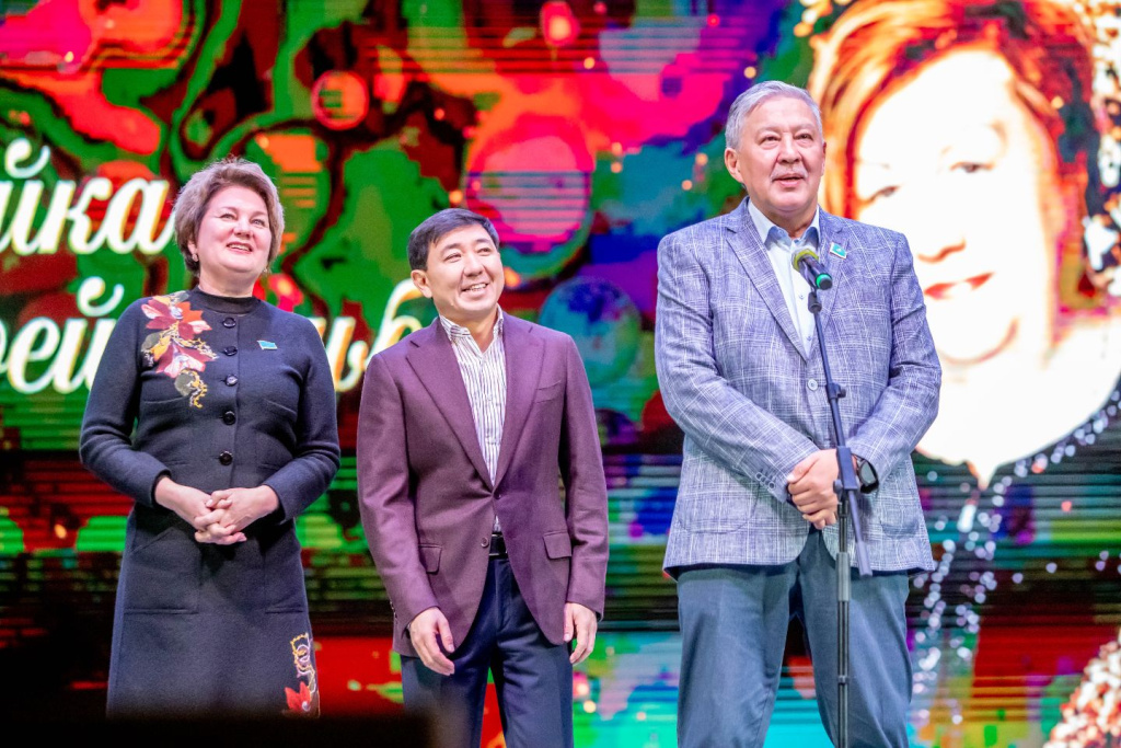 Шакарим Буктугутов Шакарим Буктугуто.jpg