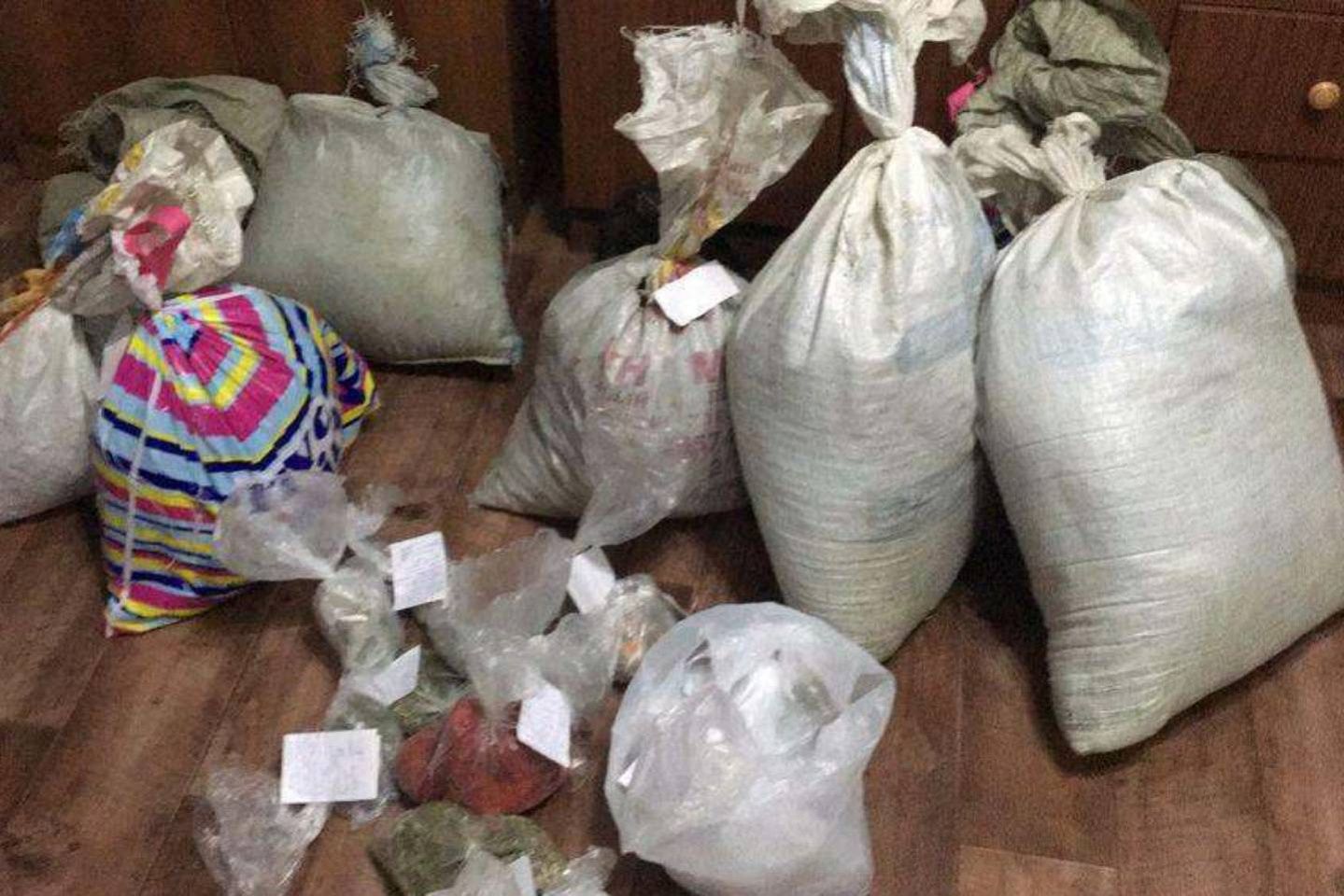Происшествия в Казахстане и мире / Криминальные новости / Десятки мешков с марихуаной хранил у себя дома житель Алматинской области