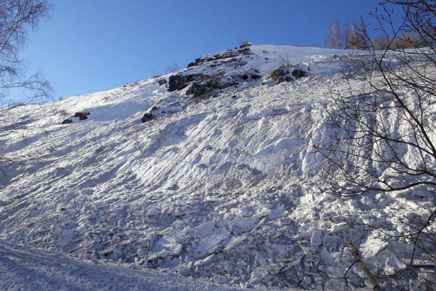 Усть-Каменогорск и ВКО / Несколько профилактических спусков лавин провели в ВКО