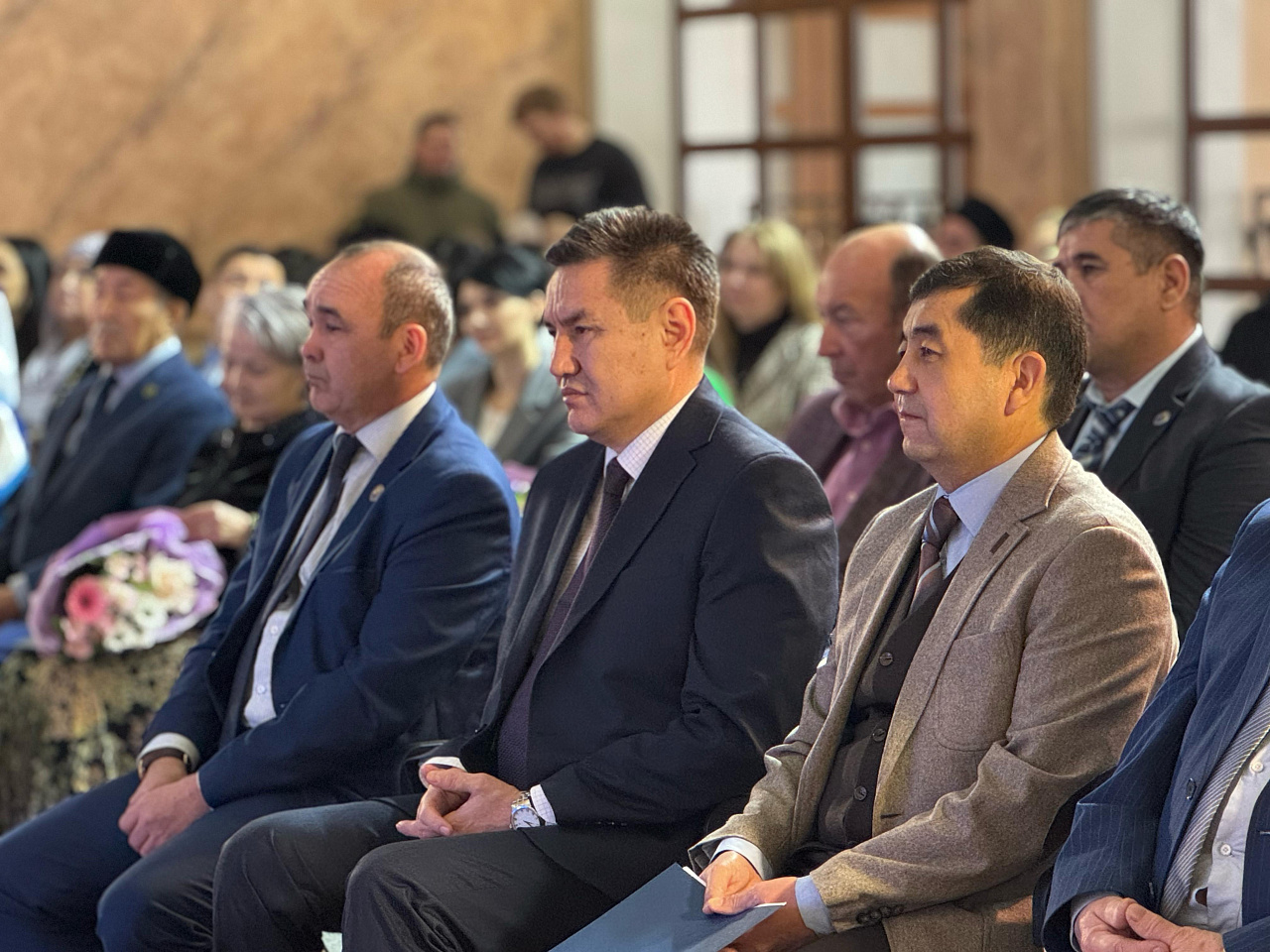 Новости мира / В Китае девушка продала 20 подаренных айфонов и купила дом Новости мира / В Китае девушка продала 20 подаренных айфонов и купила дом