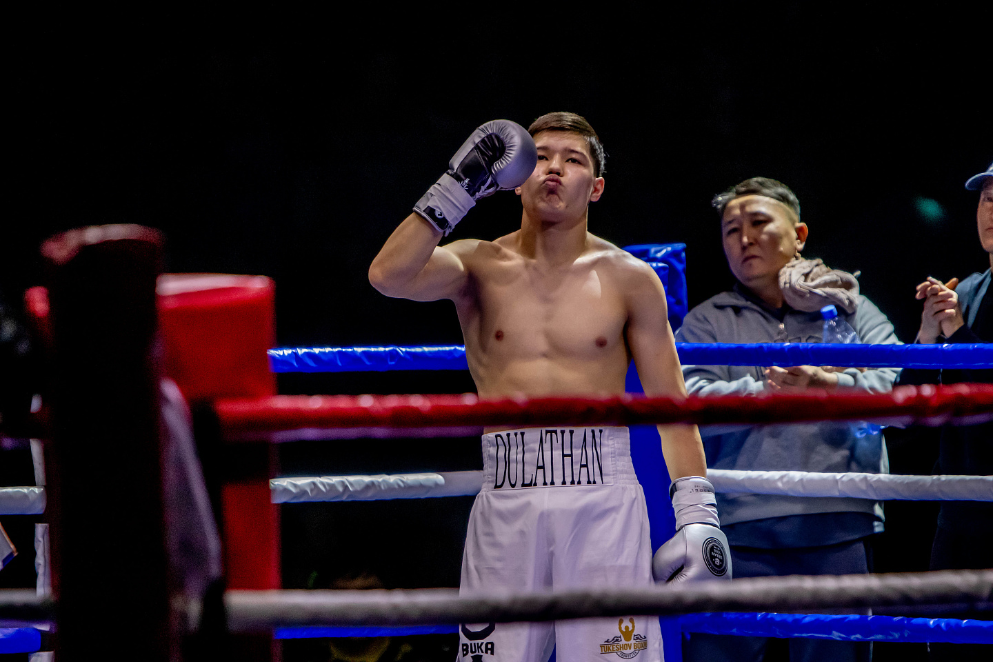 Новости мира / Интересные новости / Девочка-маугли жила со стаей обезьян в Индии