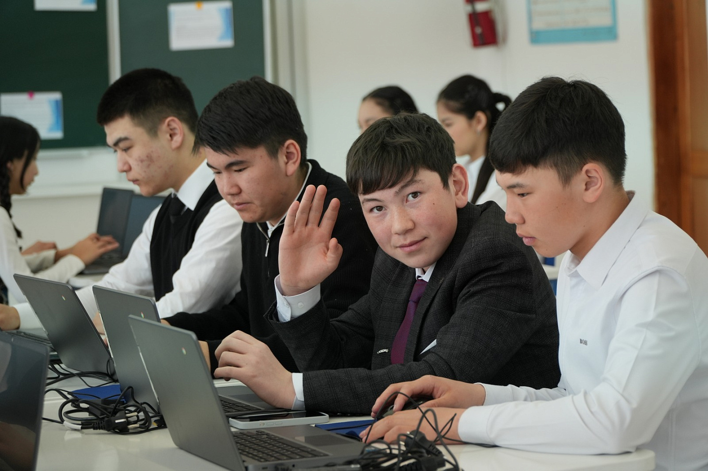 Усть-Каменогорск и ВКО / Устькаменогорцы считают, что новый светофор возле оптовки 8/1 будет неудобным