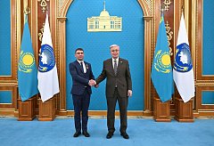 Президент наградил металлурга "Казцинка" за развитие госязыка