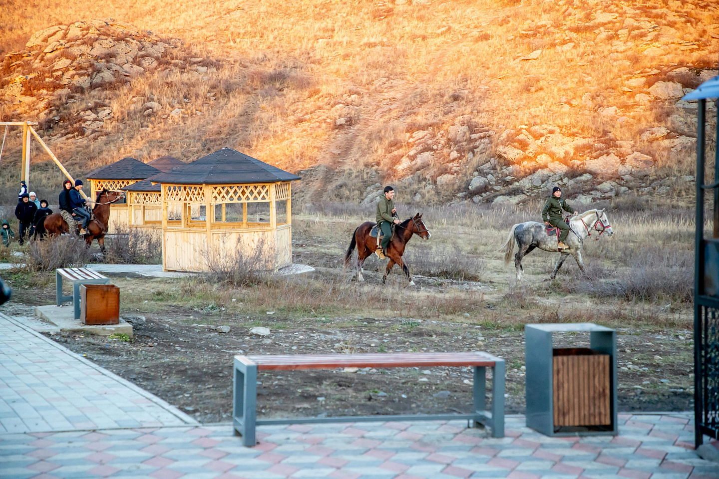 Происшествия в Казахстане и мире / ДТП / В Усть-Каменогорске женщина на черном джипе сбила школьницу 