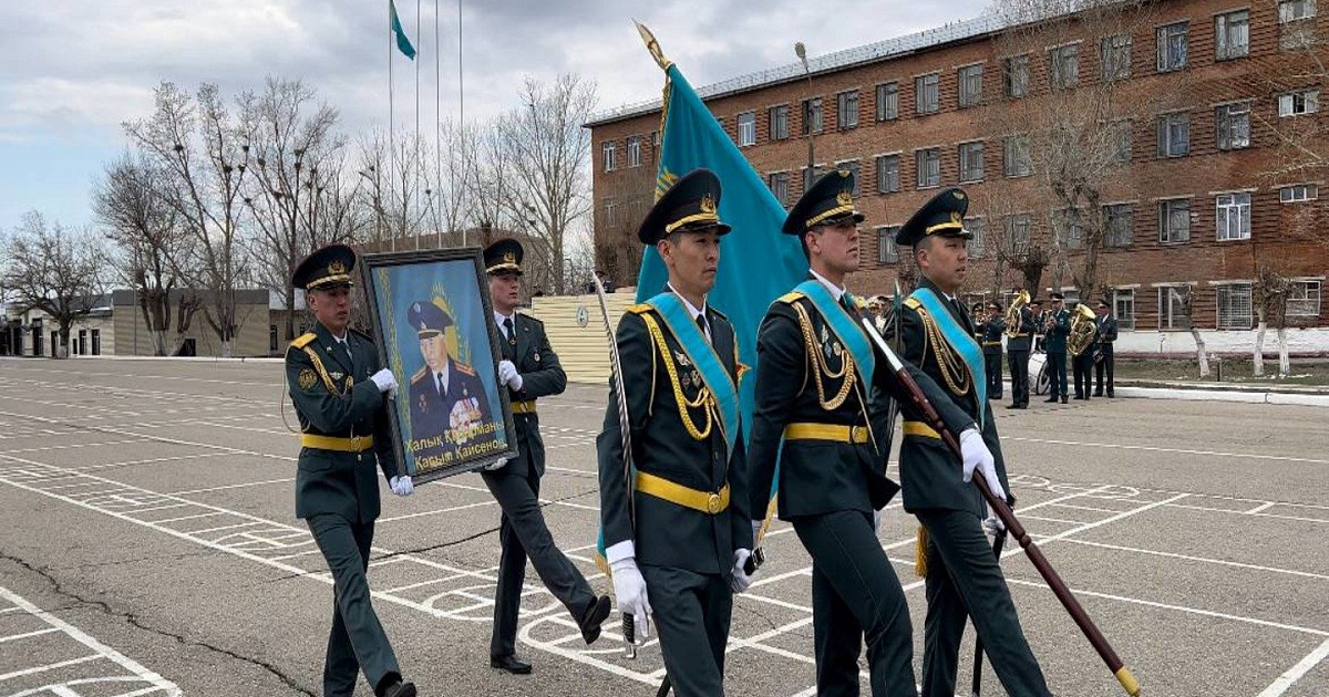 Жалаңаш фитнес бейнелерін қараңыз